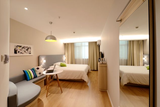 apartment-bed-bedroom-271624 apartment-bed-bedroom-271624