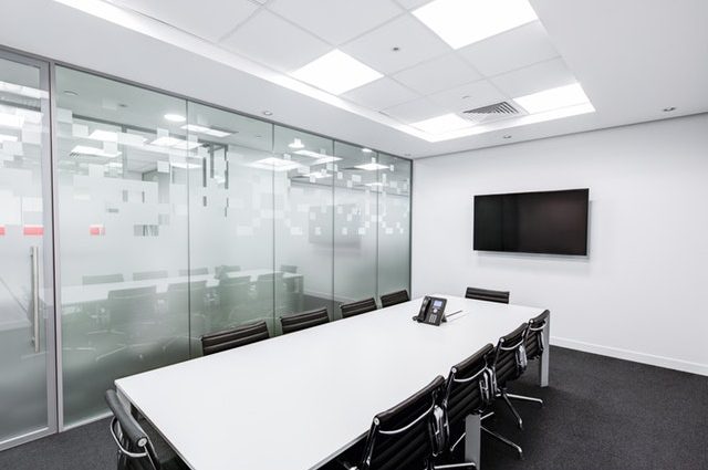 black-and-white-boardroom-ceiling-260689